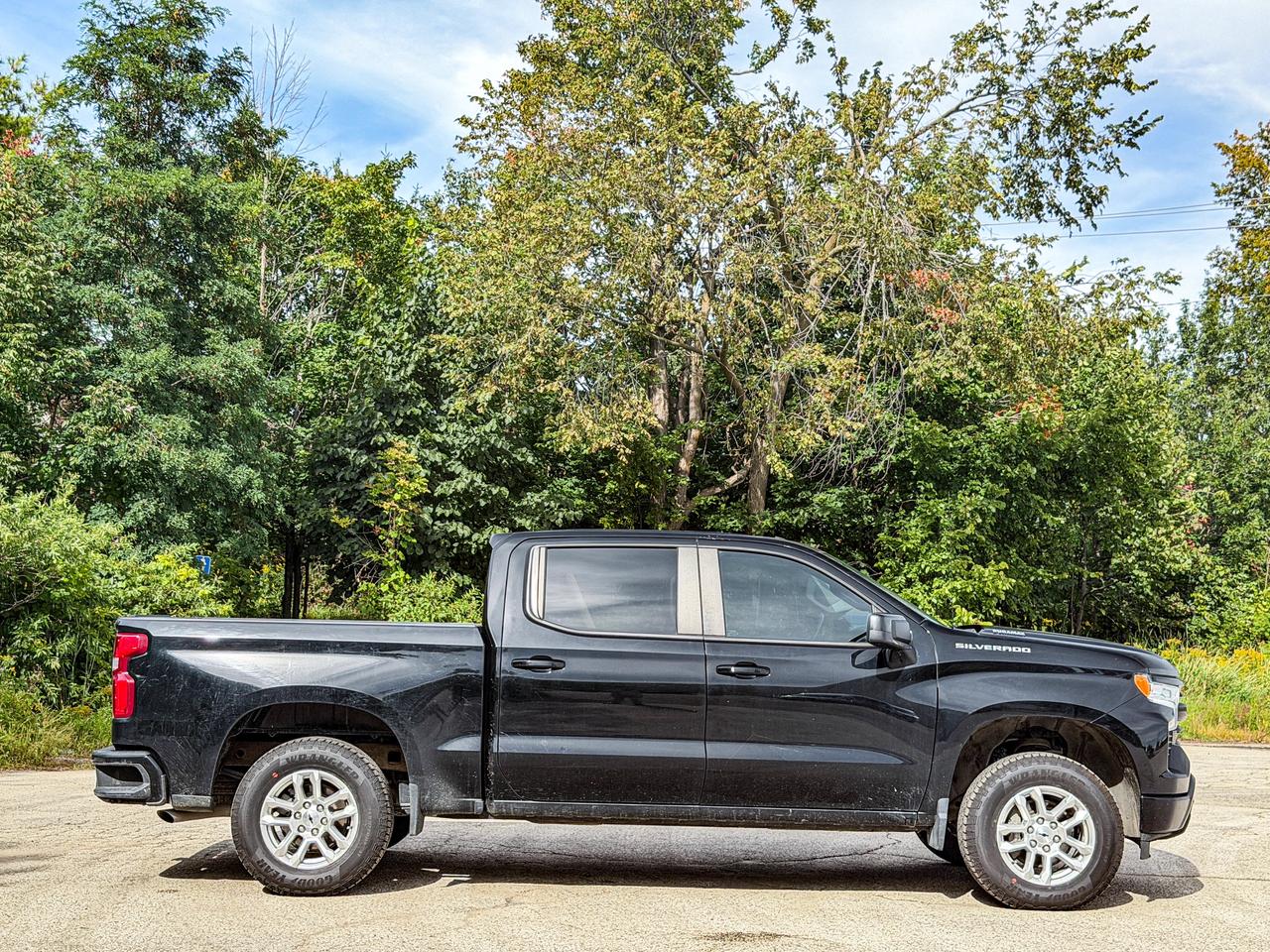 2024 Chevrolet Silverado 1500 RST Photo3
