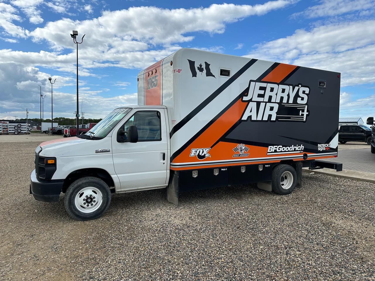 2017 Ford E450 E450 with 16' Cube Photo0