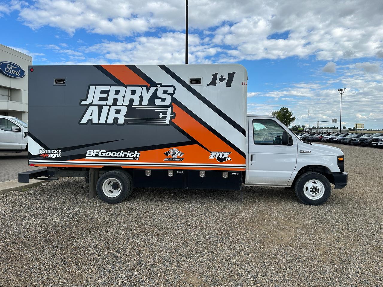 2017 Ford E450 E450 with 16' Cube Photo