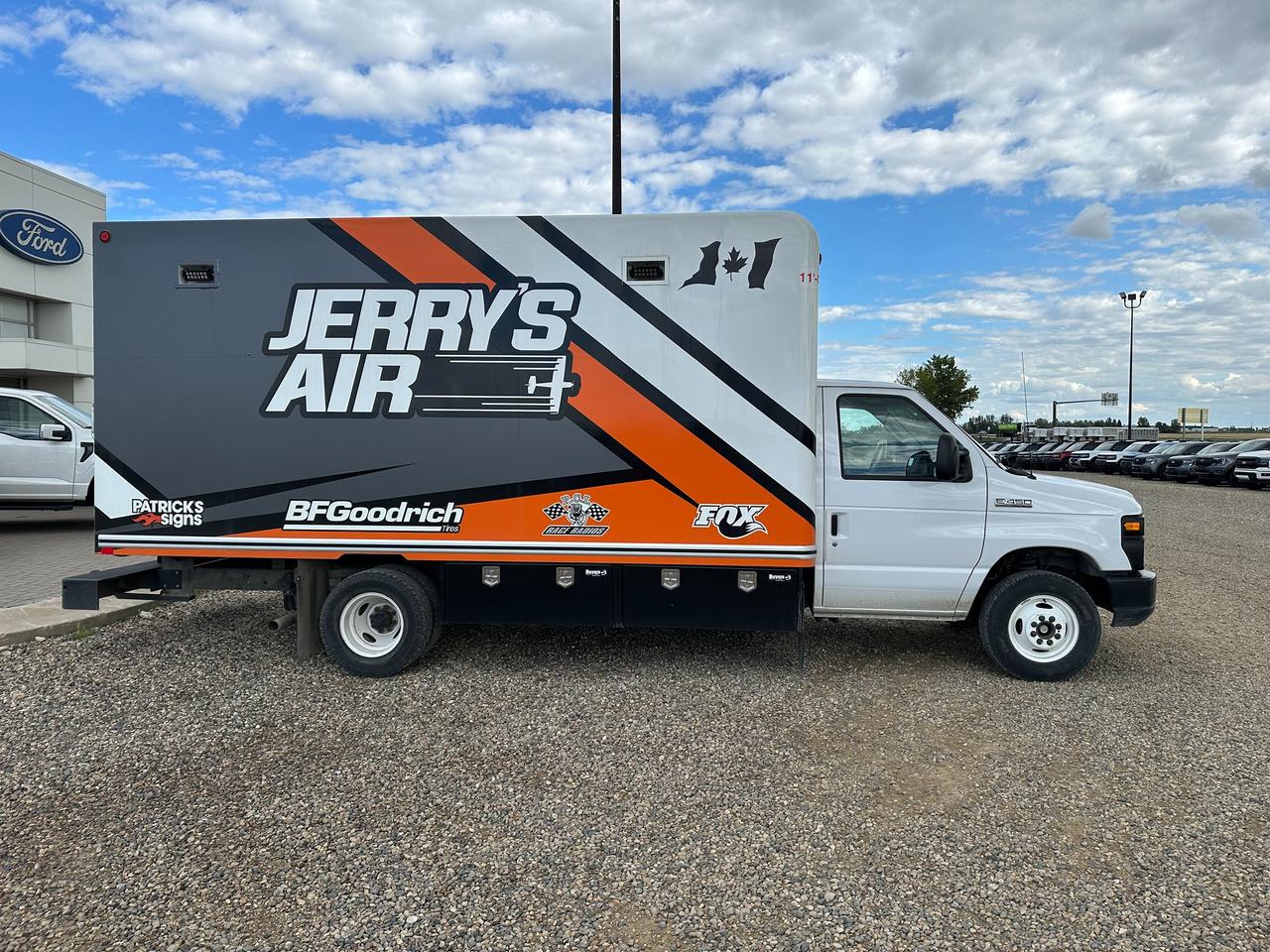 2017 Ford E450 E450 with 16' Cube Photo