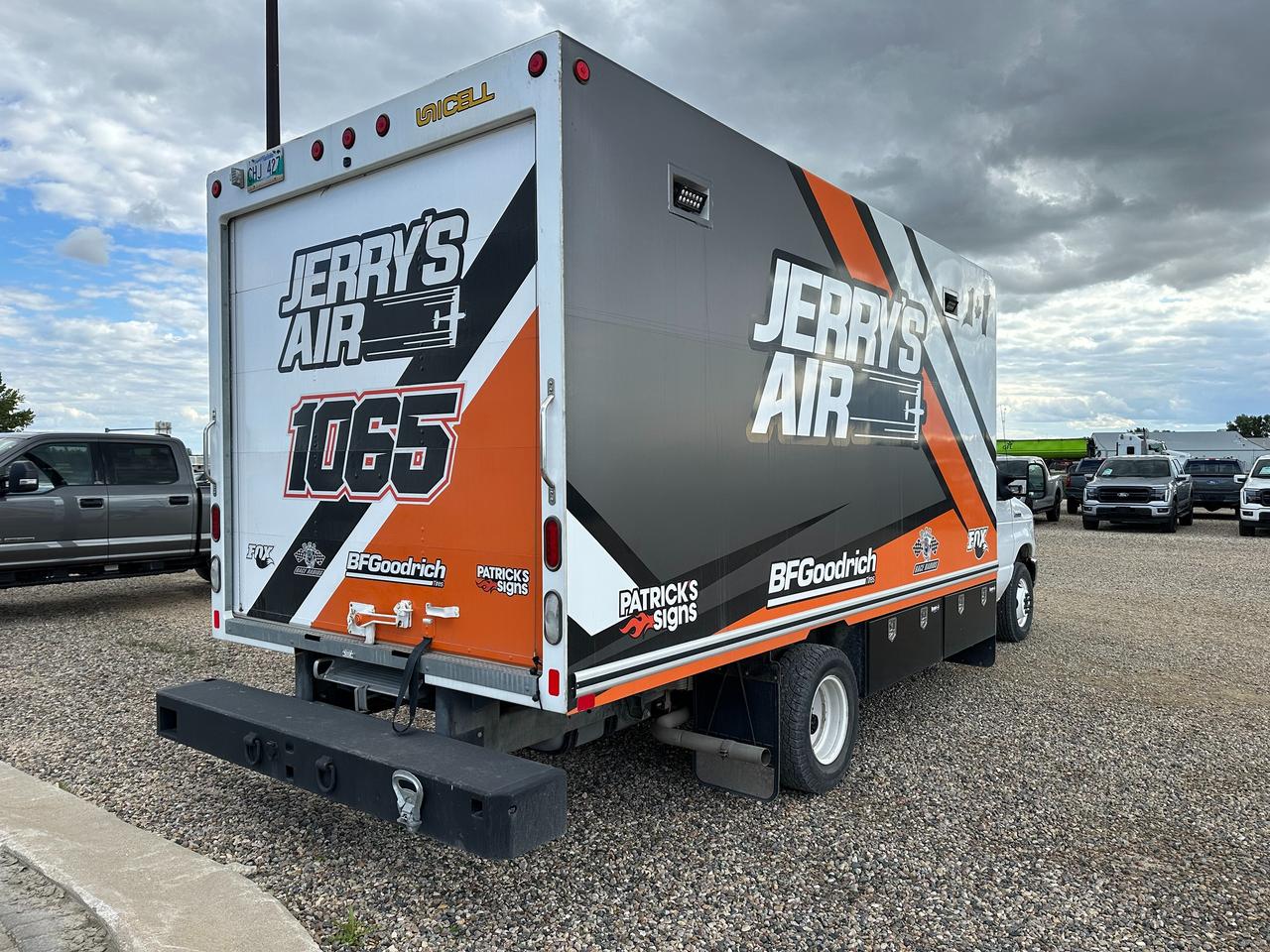 2017 Ford E450 E450 with 16' Cube Photo