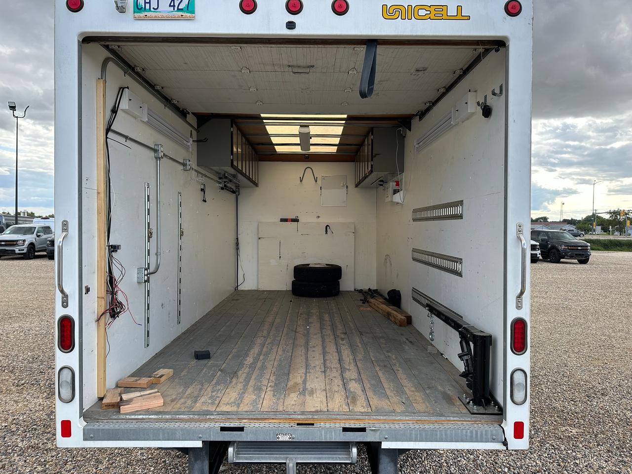2017 Ford E450 E450 with 16' Cube Photo