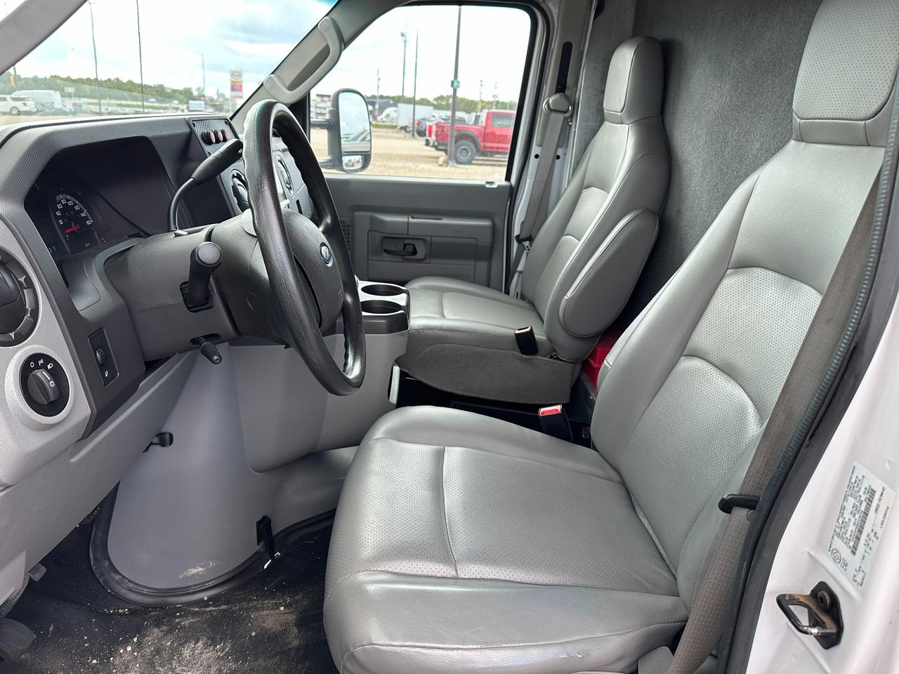 2017 Ford E450 E450 with 16' Cube Photo