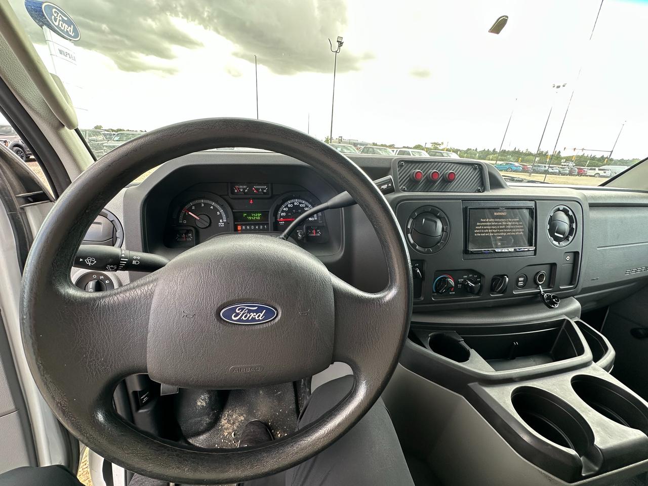 2017 Ford E450 E450 with 16' Cube Photo