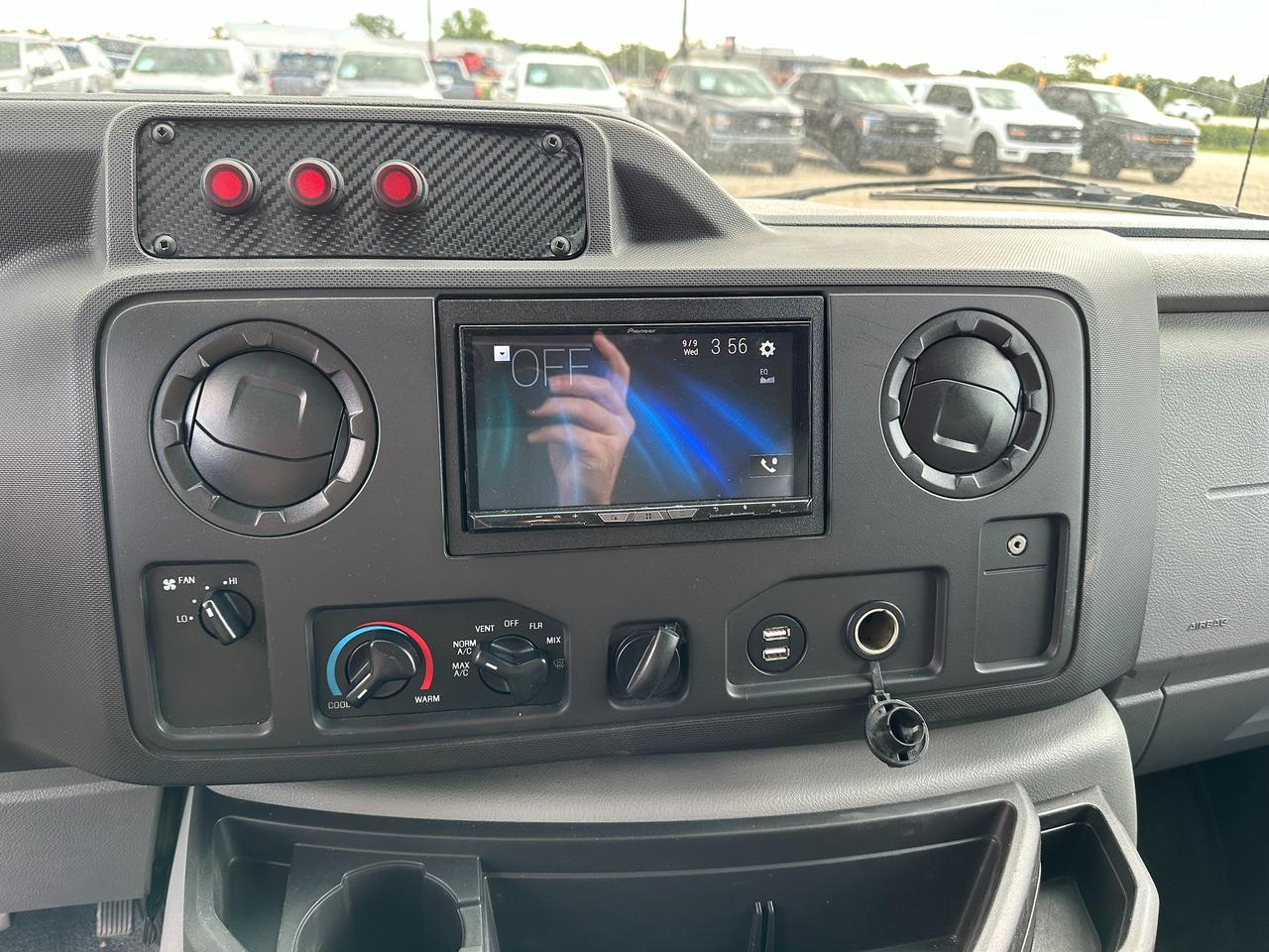 2017 Ford E450 E450 with 16' Cube Photo
