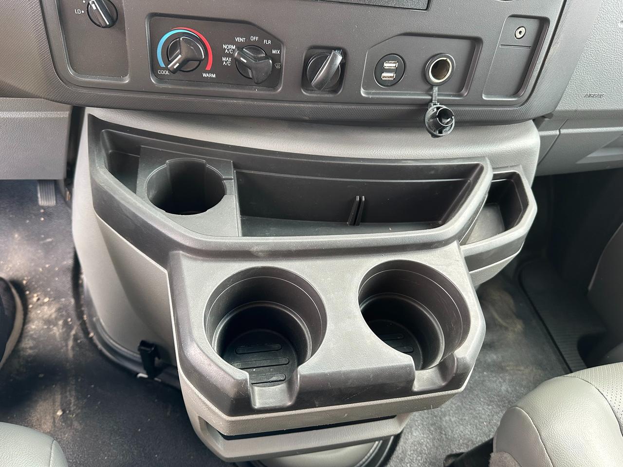 2017 Ford E450 E450 with 16' Cube Photo