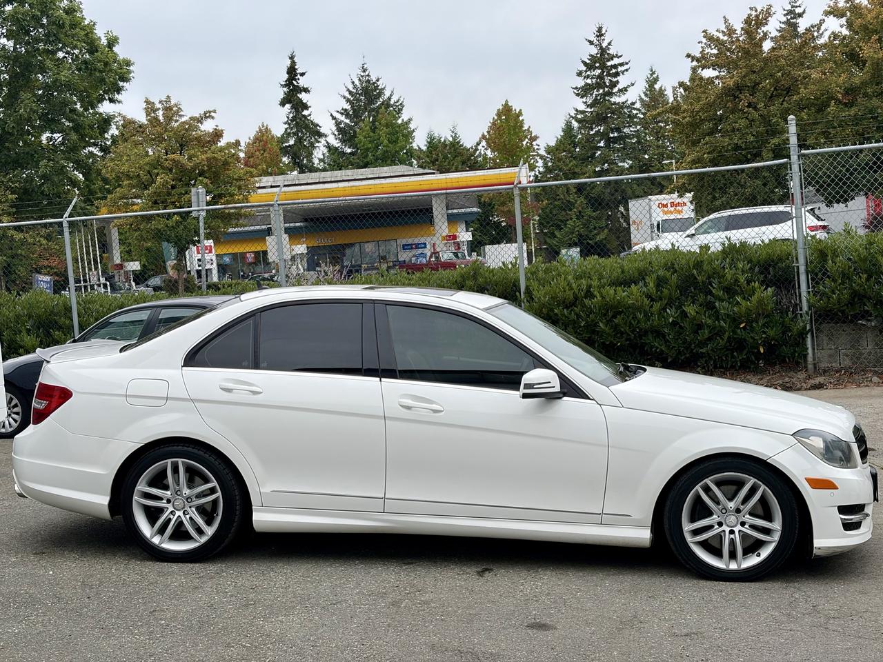 2013 Mercedes-Benz C-Class FINANCING AVAILABLE Photo4