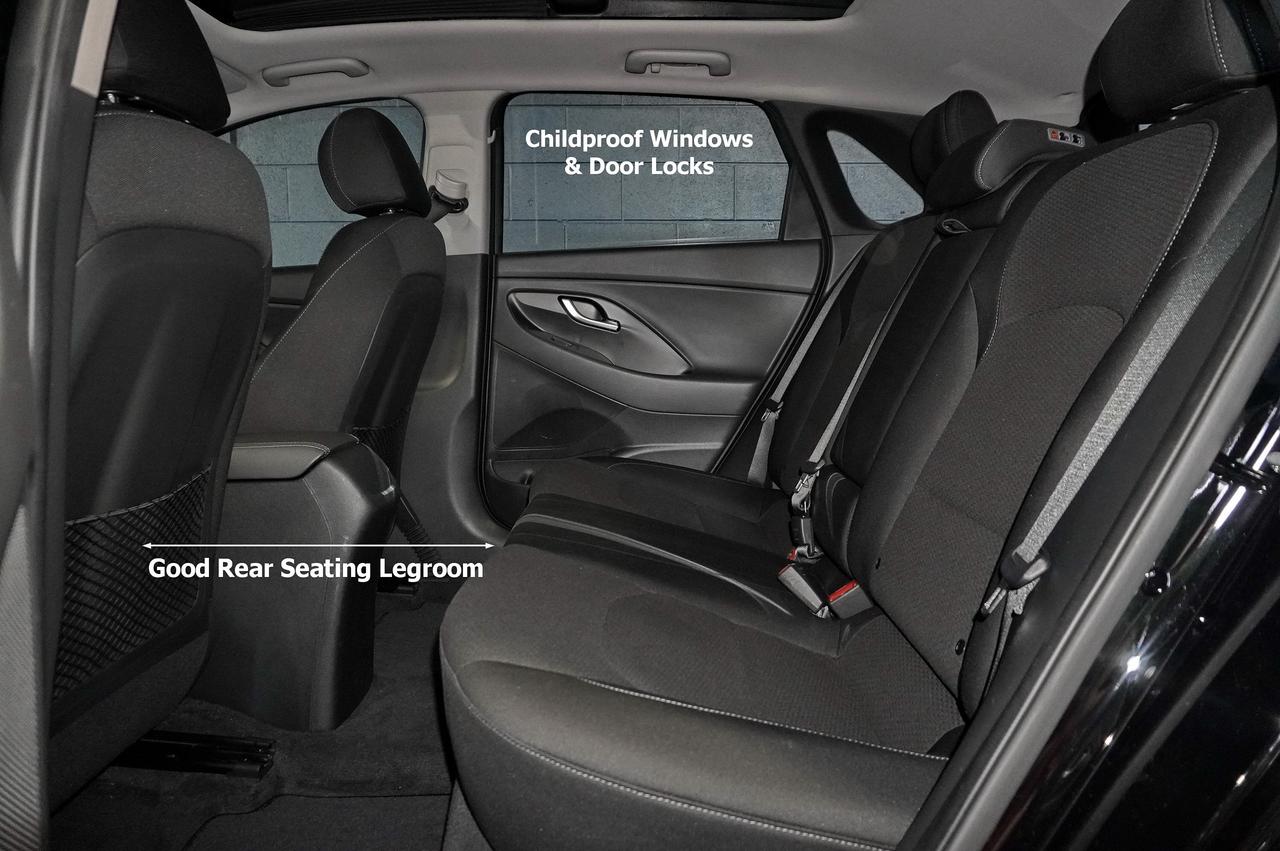 2020 Hyundai Elantra GT Luxury Auto Photo