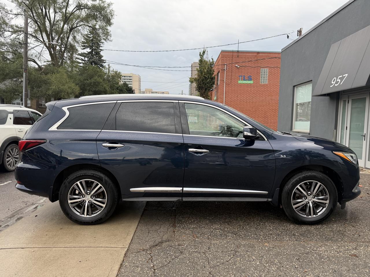 2017 Infiniti QX60 AWD Photo