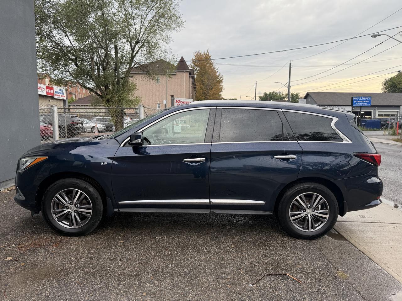 2017 Infiniti QX60 AWD Photo