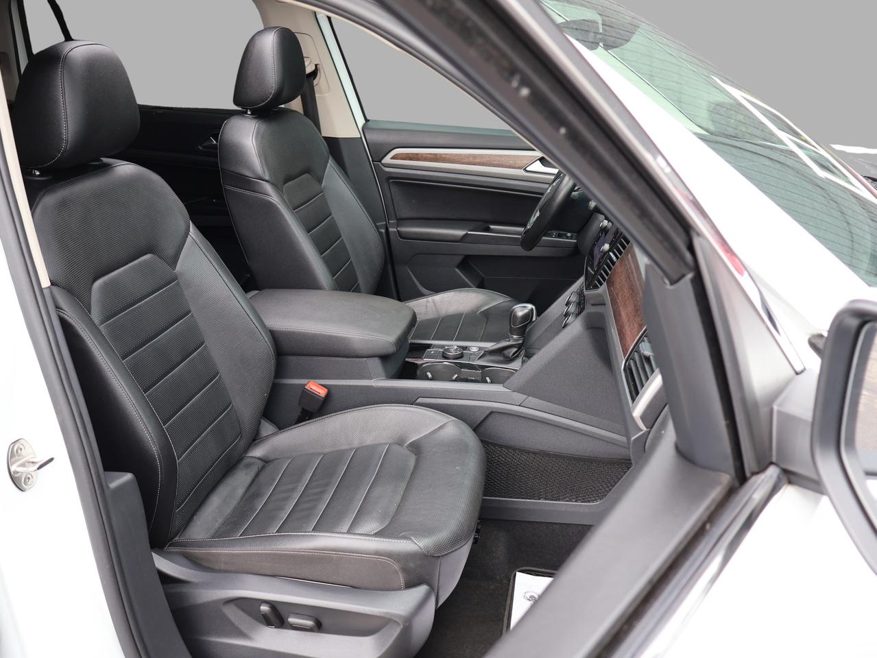 2019 Volkswagen Atlas V6 EXECLINE R-LINR *VW MAINTAIN* CAMERA NAV BLUETOOTH LEATHER HEATED SEATS SUNROOF CRUISE ALLOYS Photo