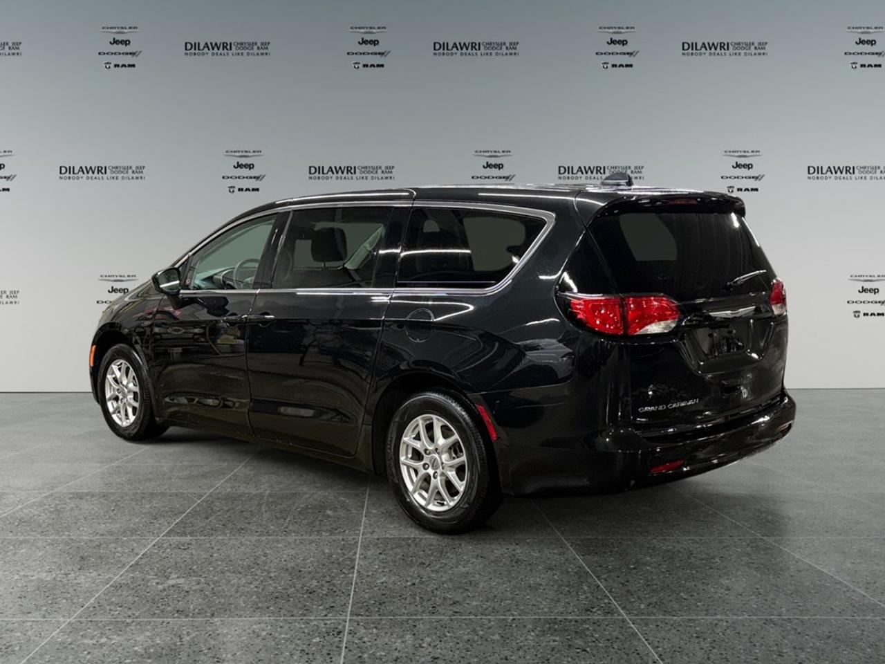 2023 Dodge Grand Caravan SXT 2WD Photo2