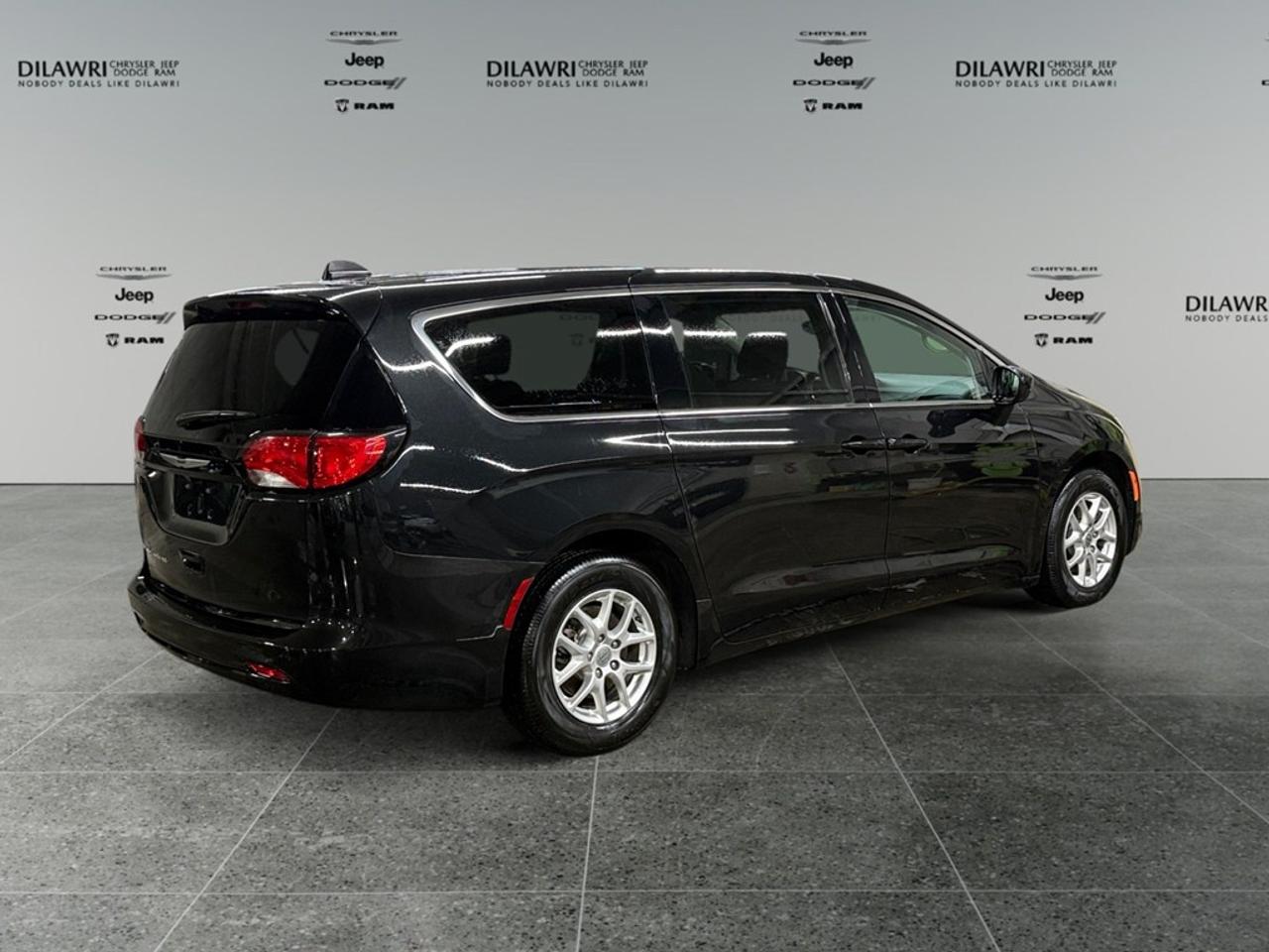 2023 Dodge Grand Caravan SXT 2WD Photo