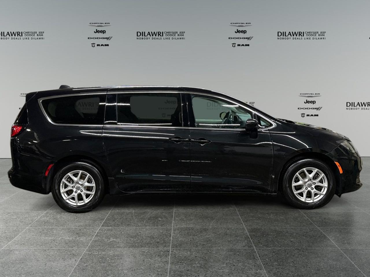 2023 Dodge Grand Caravan SXT 2WD Photo
