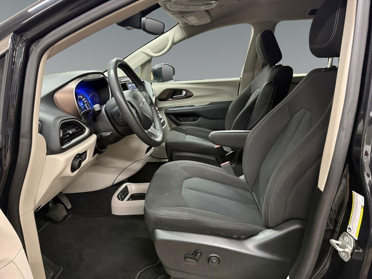 2023 Dodge Grand Caravan SXT 2WD Photo