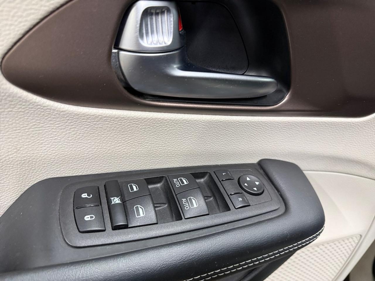 2023 Dodge Grand Caravan SXT 2WD Photo