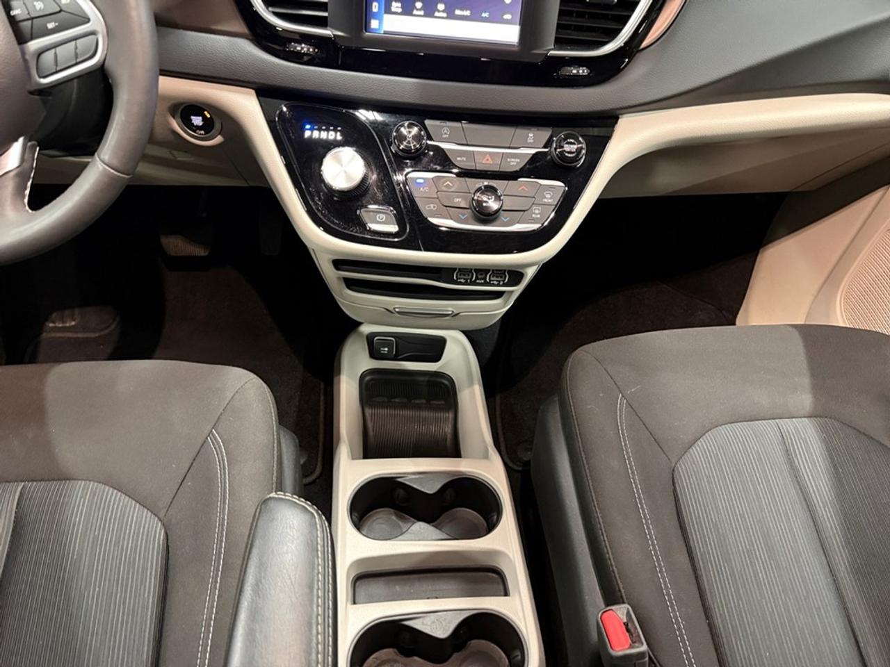 2023 Dodge Grand Caravan SXT 2WD Photo