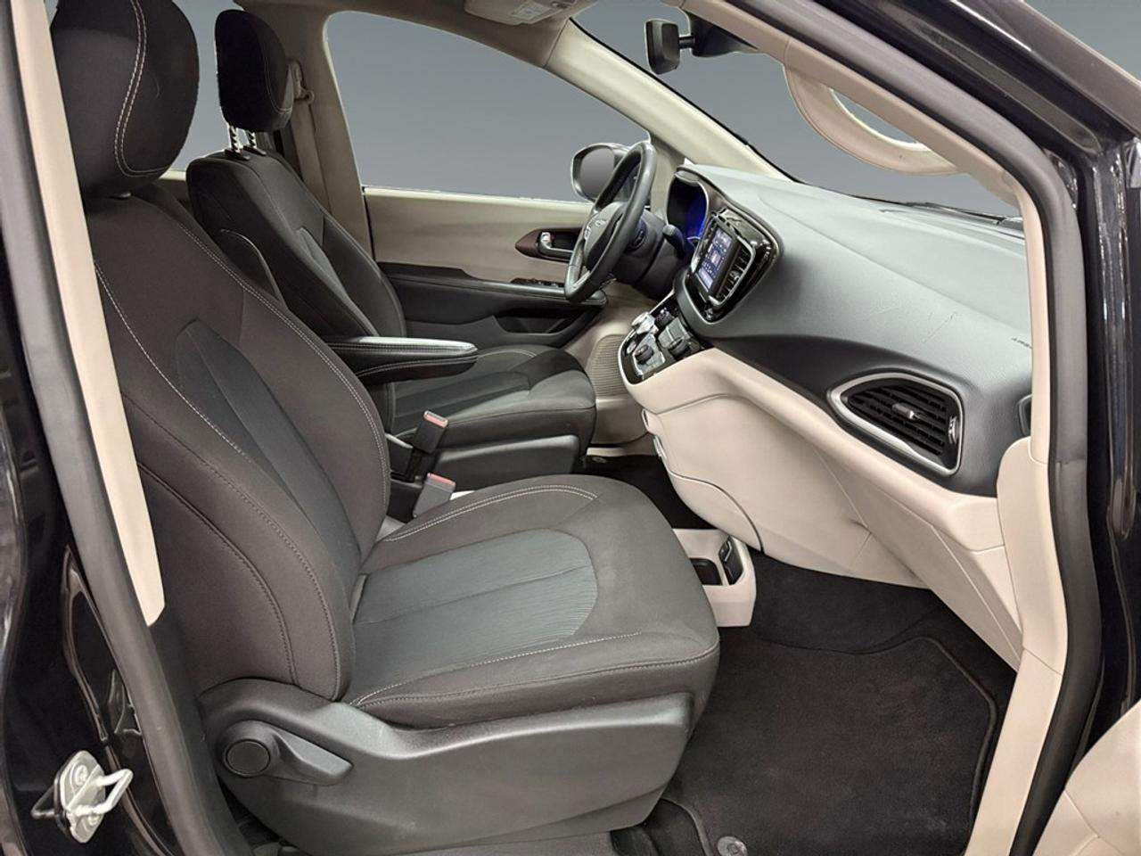 2023 Dodge Grand Caravan SXT 2WD Photo
