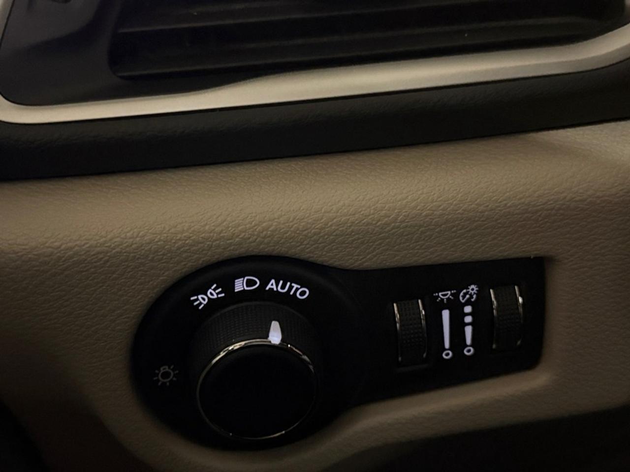 2023 Dodge Grand Caravan SXT 2WD Photo