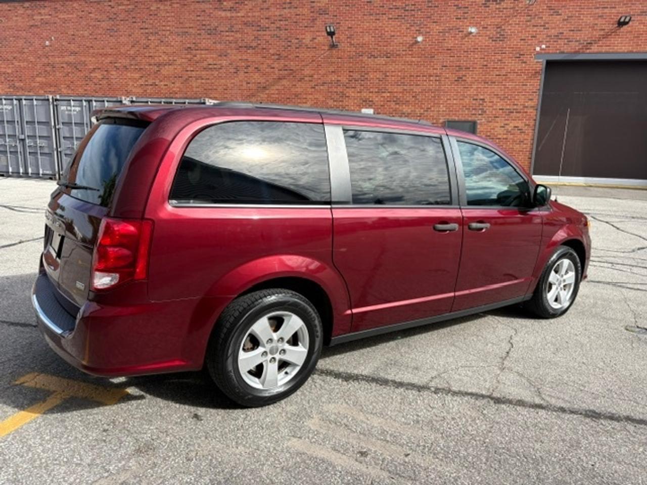 2018 Dodge Grand Caravan ONLY 40,000KM-1 OWNER-2 SETS OF WHEELS-NEW BRAKES-CERTIFIED Photo