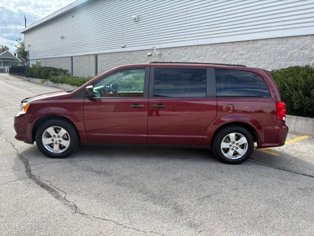 2018 Dodge Grand Caravan ONLY 40,000KM-1 OWNER-2 SETS OF WHEELS-NEW BRAKES-CERTIFIED Photo5