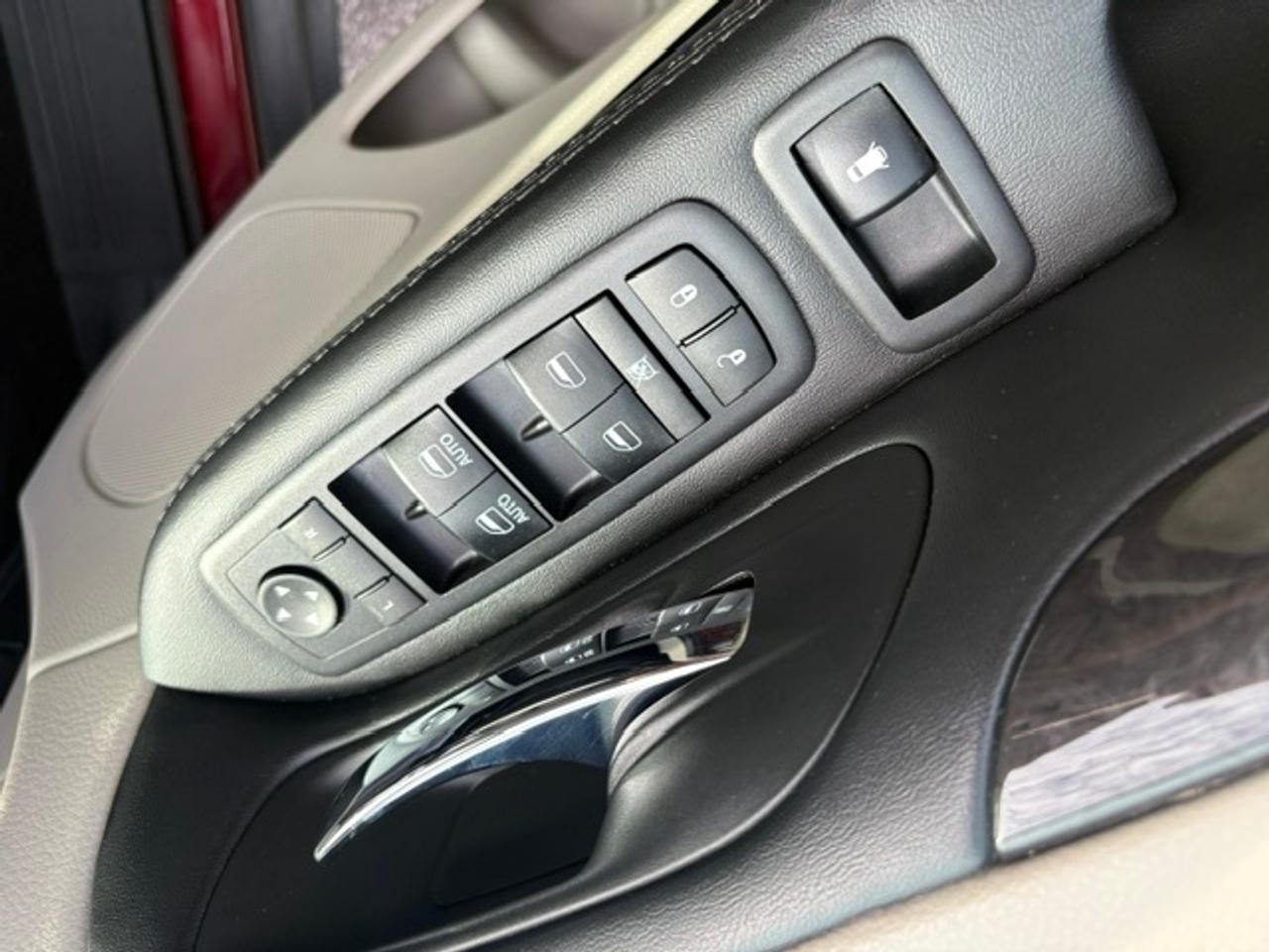 2018 Dodge Grand Caravan ONLY 40,000KM-1 OWNER-2 SETS OF WHEELS-NEW BRAKES-CERTIFIED Photo