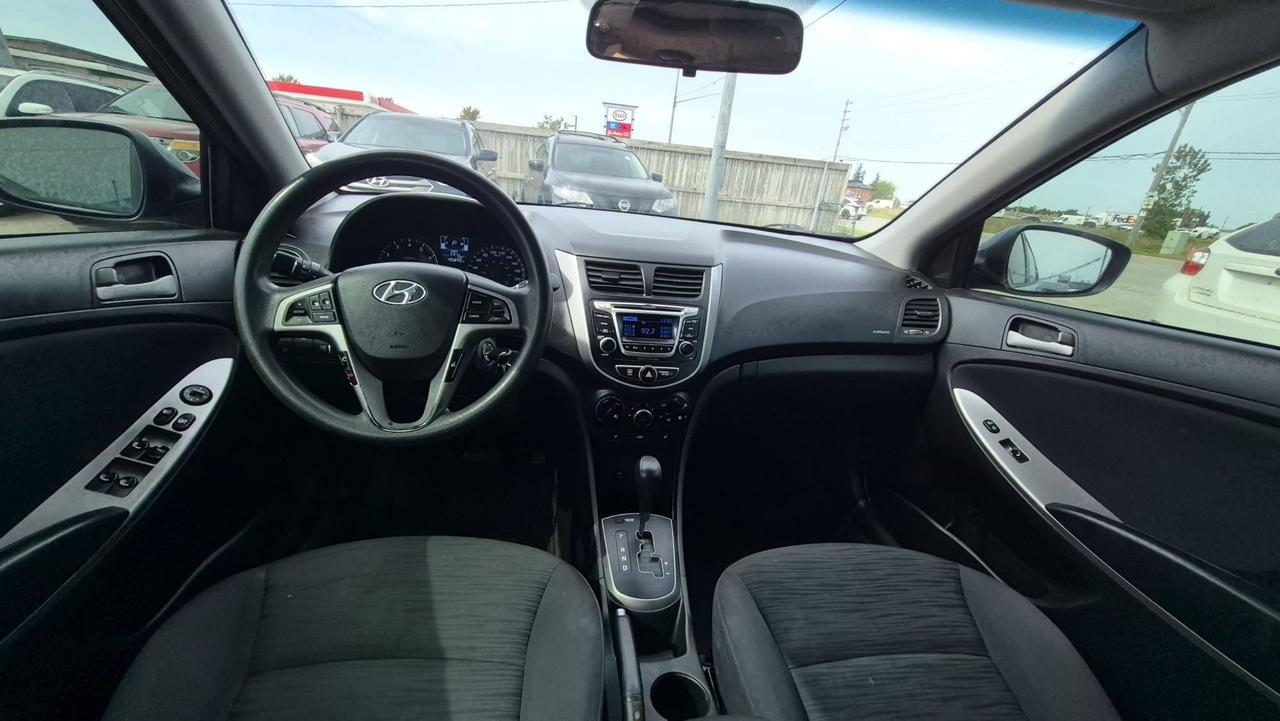 2015 Hyundai Accent AS IS,SE, HATCH, AUTO, 195KM, 4 CYL, GREAT ON FUEL Photo