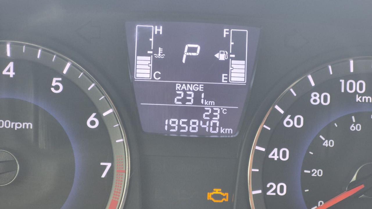 2015 Hyundai Accent AS IS,SE, HATCH, AUTO, 195KM, 4 CYL, GREAT ON FUEL Photo