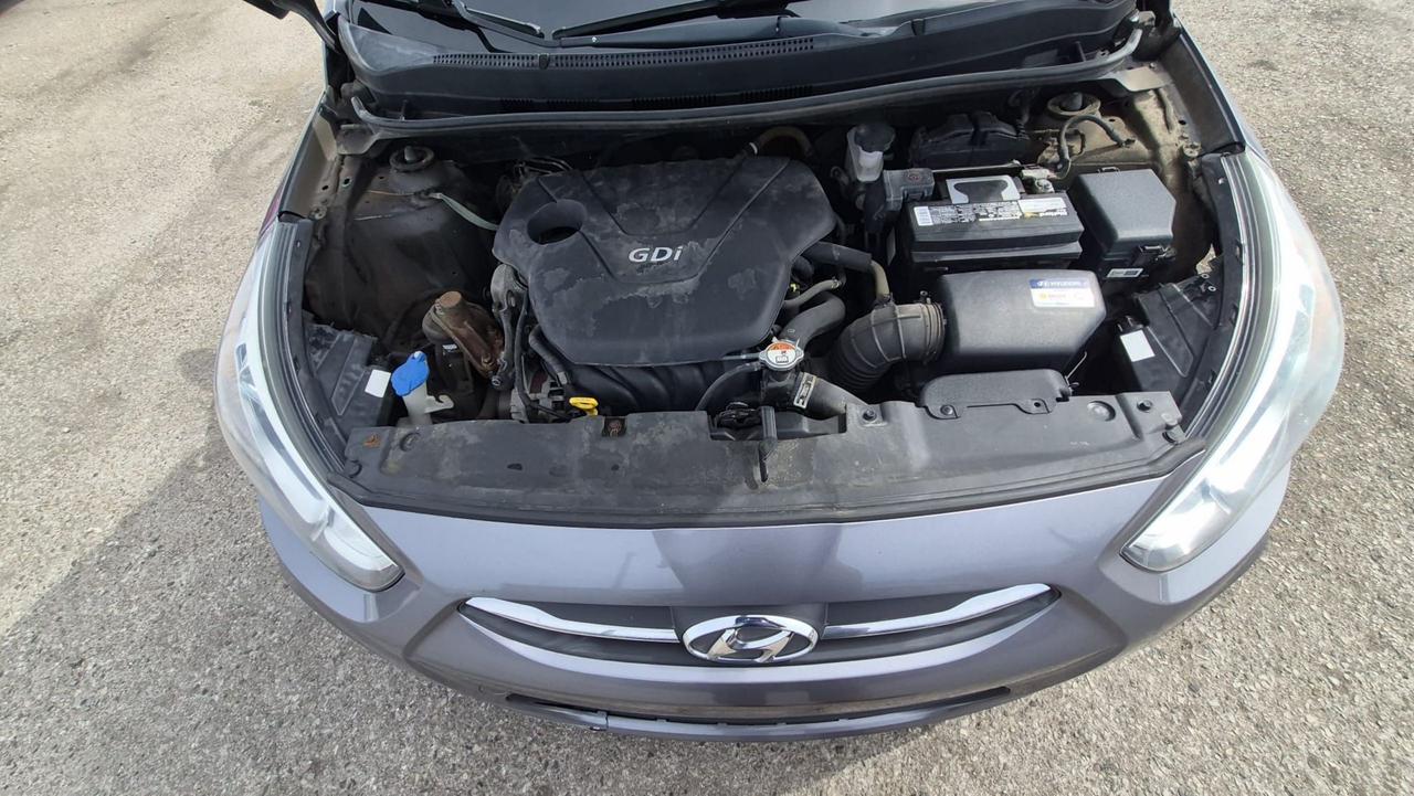 2015 Hyundai Accent AS IS,SE, HATCH, AUTO, 195KM, 4 CYL, GREAT ON FUEL Photo