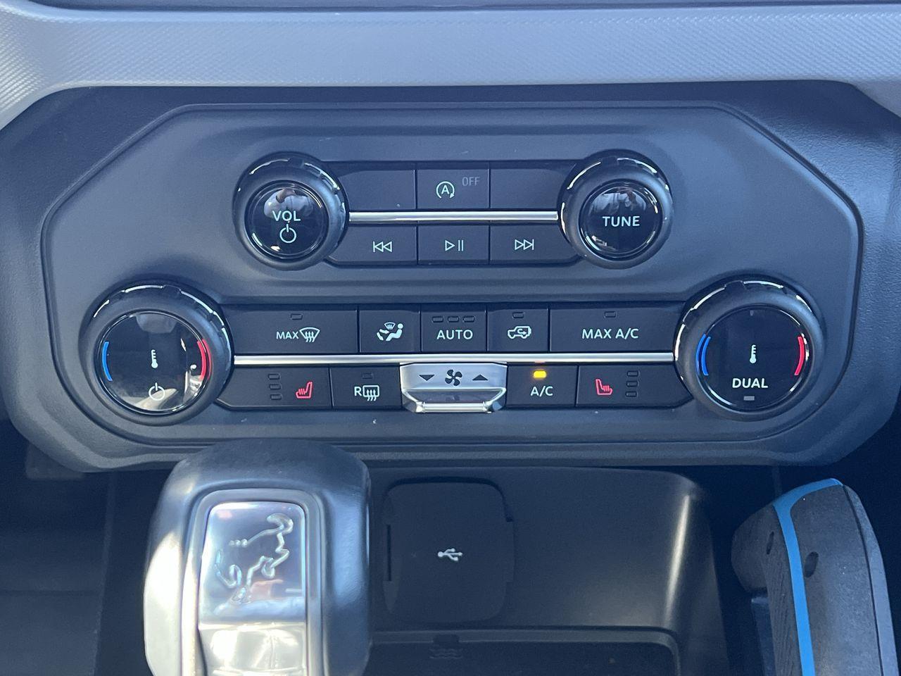 2022 Ford Bronco Black Diamond 4x4, SIRIUS XM, REVERSE CAMERA, NAV, CRUISE CONTROL, BLUETOOTH!! Photo