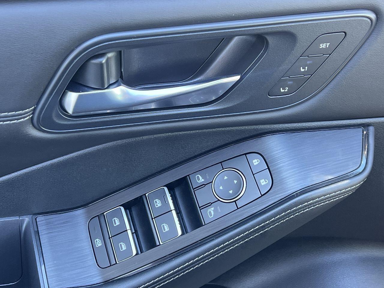 2023 Nissan Rogue SL AWD, MOONROOF, POWER LIFTGATE, LEATHER HEATED SEATS, NAV, BLIND SPOT SENSOR!! Photo
