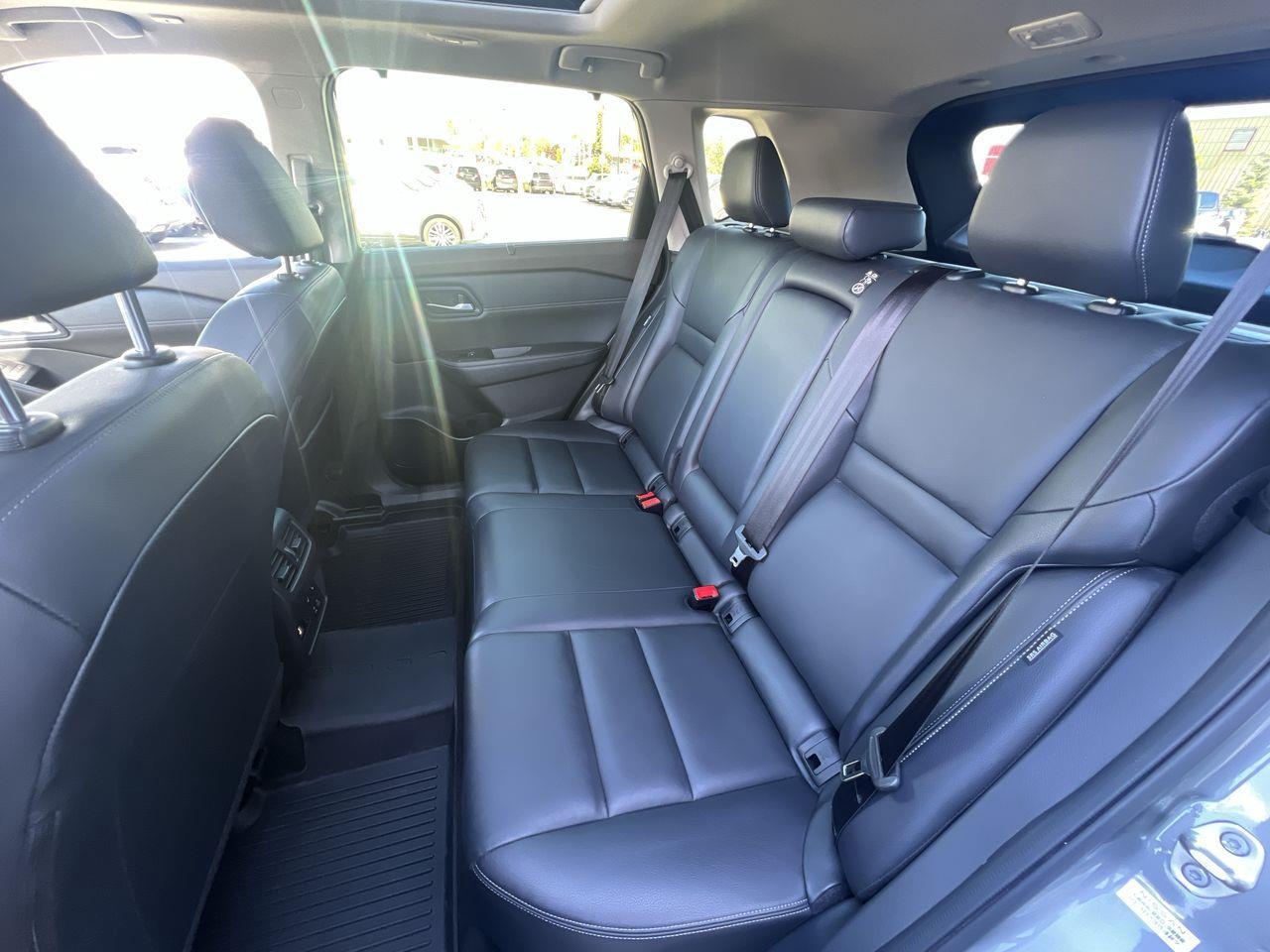 2023 Nissan Rogue SL AWD, MOONROOF, POWER LIFTGATE, LEATHER HEATED SEATS, NAV, BLIND SPOT SENSOR!! Photo