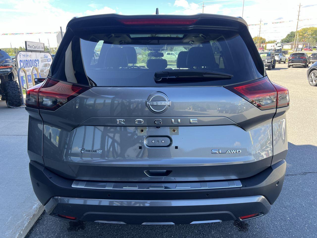2023 Nissan Rogue SL AWD, MOONROOF, POWER LIFTGATE, LEATHER HEATED SEATS, NAV, BLIND SPOT SENSOR!! Photo