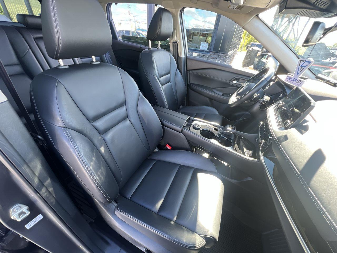 2023 Nissan Rogue SL AWD, MOONROOF, POWER LIFTGATE, LEATHER HEATED SEATS, NAV, BLIND SPOT SENSOR!! Photo