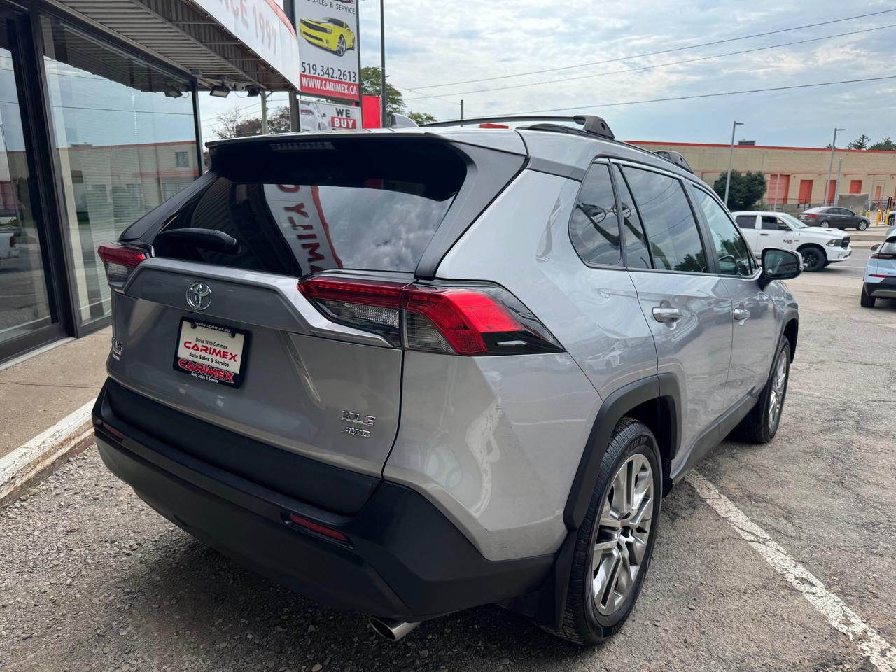 2019 Toyota RAV4 XLE AWD | Leather | Sunroof | BSM | TSS | Apple Car Play | Android Auto Photo4