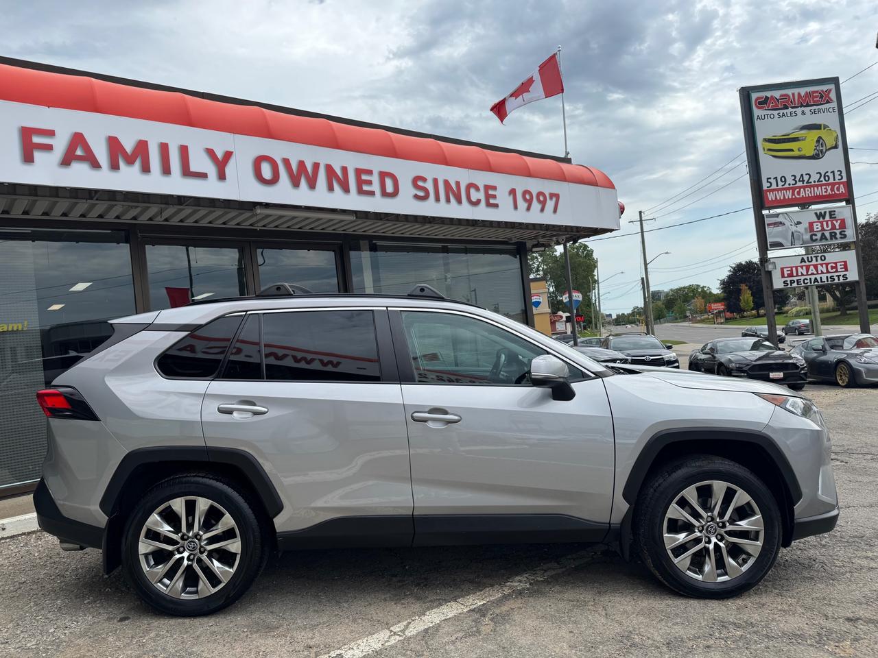 2019 Toyota RAV4 XLE AWD | Leather | Sunroof | BSM | TSS | Apple Car Play | Android Auto Photo