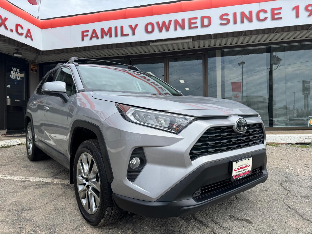 2019 Toyota RAV4 XLE AWD | Leather | Sunroof | BSM | TSS | Apple Car Play | Android Auto Photo