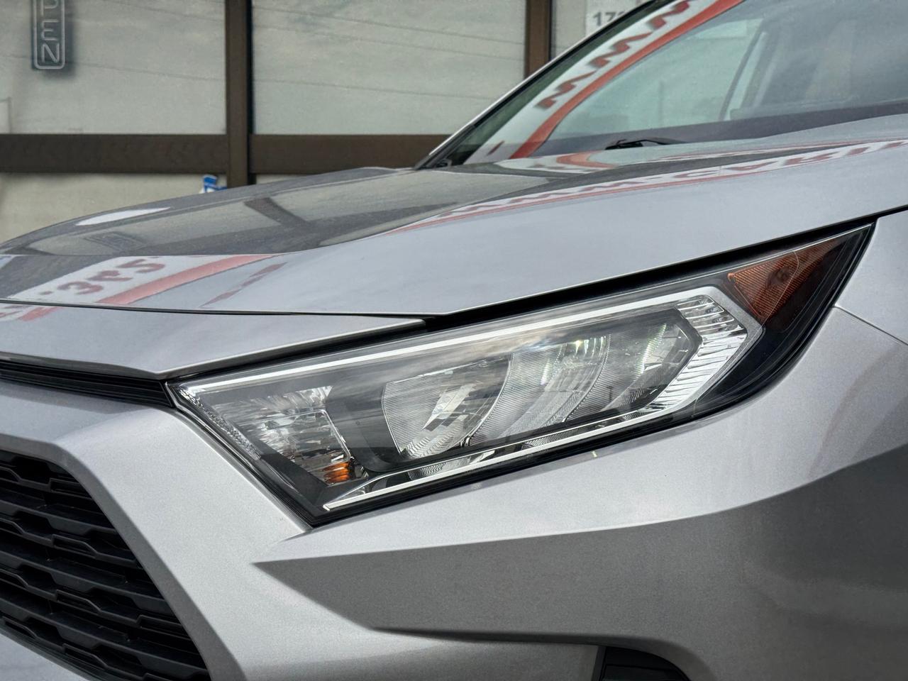 2019 Toyota RAV4 XLE AWD | Leather | Sunroof | BSM | TSS | Apple Car Play | Android Auto Photo