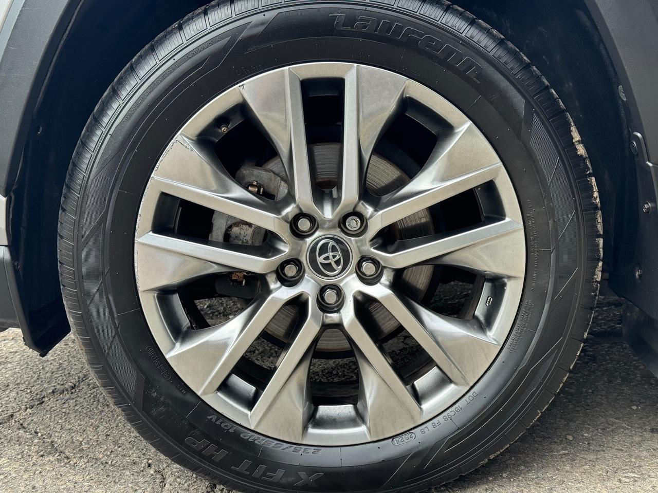 2019 Toyota RAV4 XLE AWD | Leather | Sunroof | BSM | TSS | Apple Car Play | Android Auto Photo