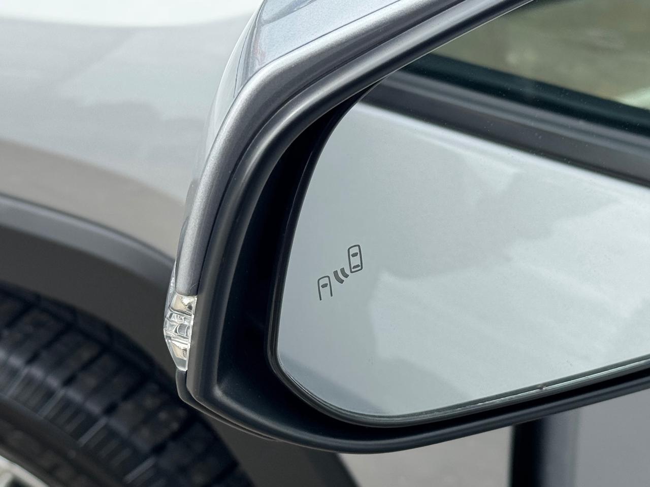 2019 Toyota RAV4 XLE AWD | Leather | Sunroof | BSM | TSS | Apple Car Play | Android Auto Photo