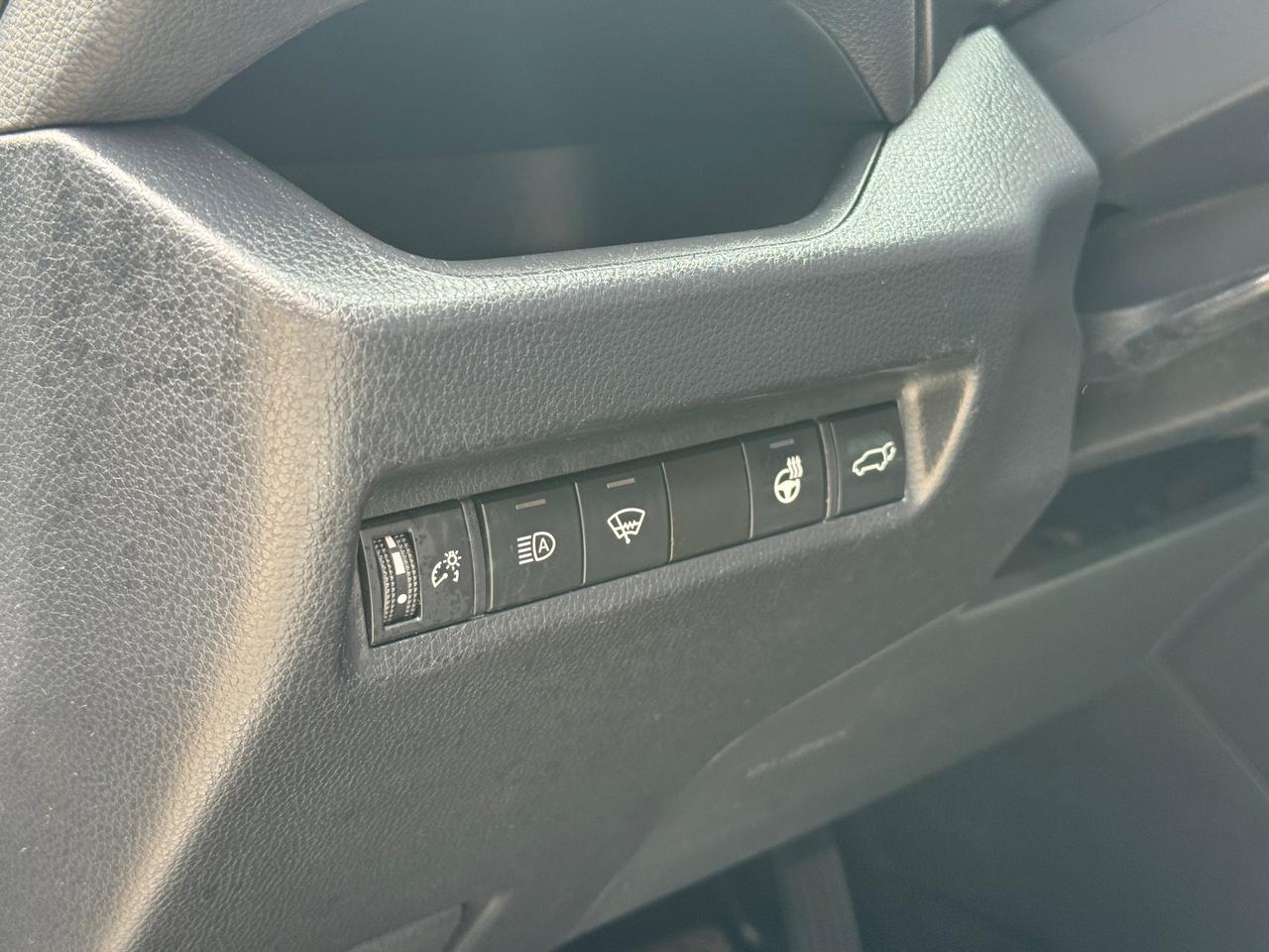 2019 Toyota RAV4 XLE AWD | Leather | Sunroof | BSM | TSS | Apple Car Play | Android Auto Photo
