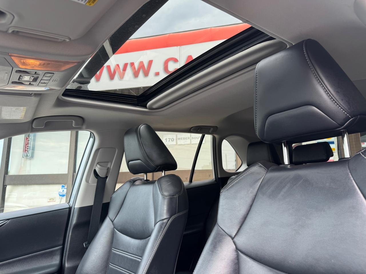 2019 Toyota RAV4 XLE AWD | Leather | Sunroof | BSM | TSS | Apple Car Play | Android Auto Photo