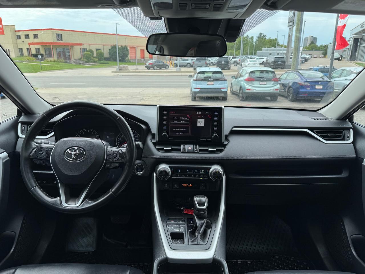 2019 Toyota RAV4 XLE AWD | Leather | Sunroof | BSM | TSS | Apple Car Play | Android Auto Photo