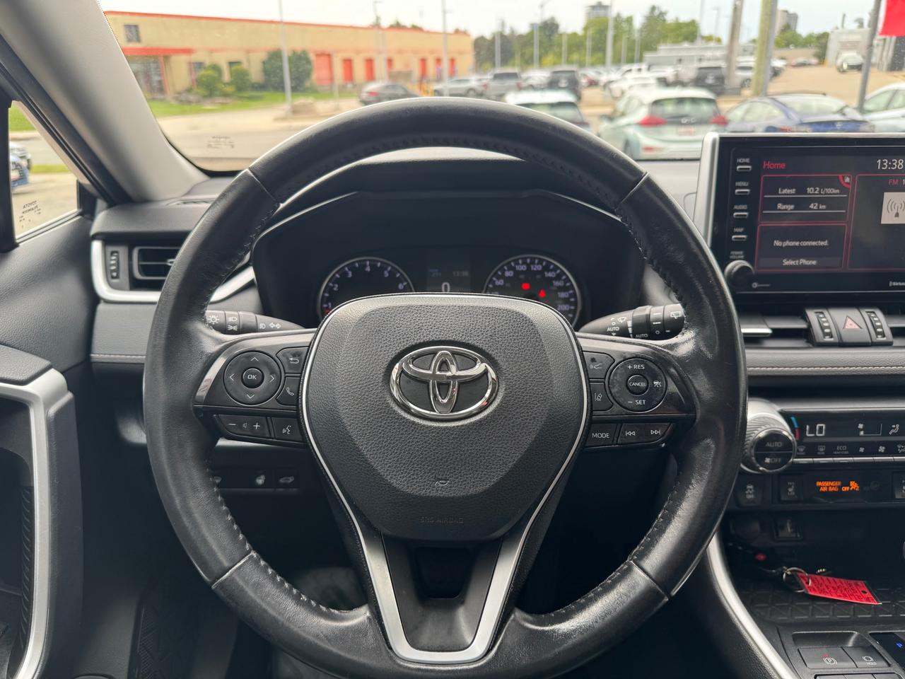 2019 Toyota RAV4 XLE AWD | Leather | Sunroof | BSM | TSS | Apple Car Play | Android Auto Photo