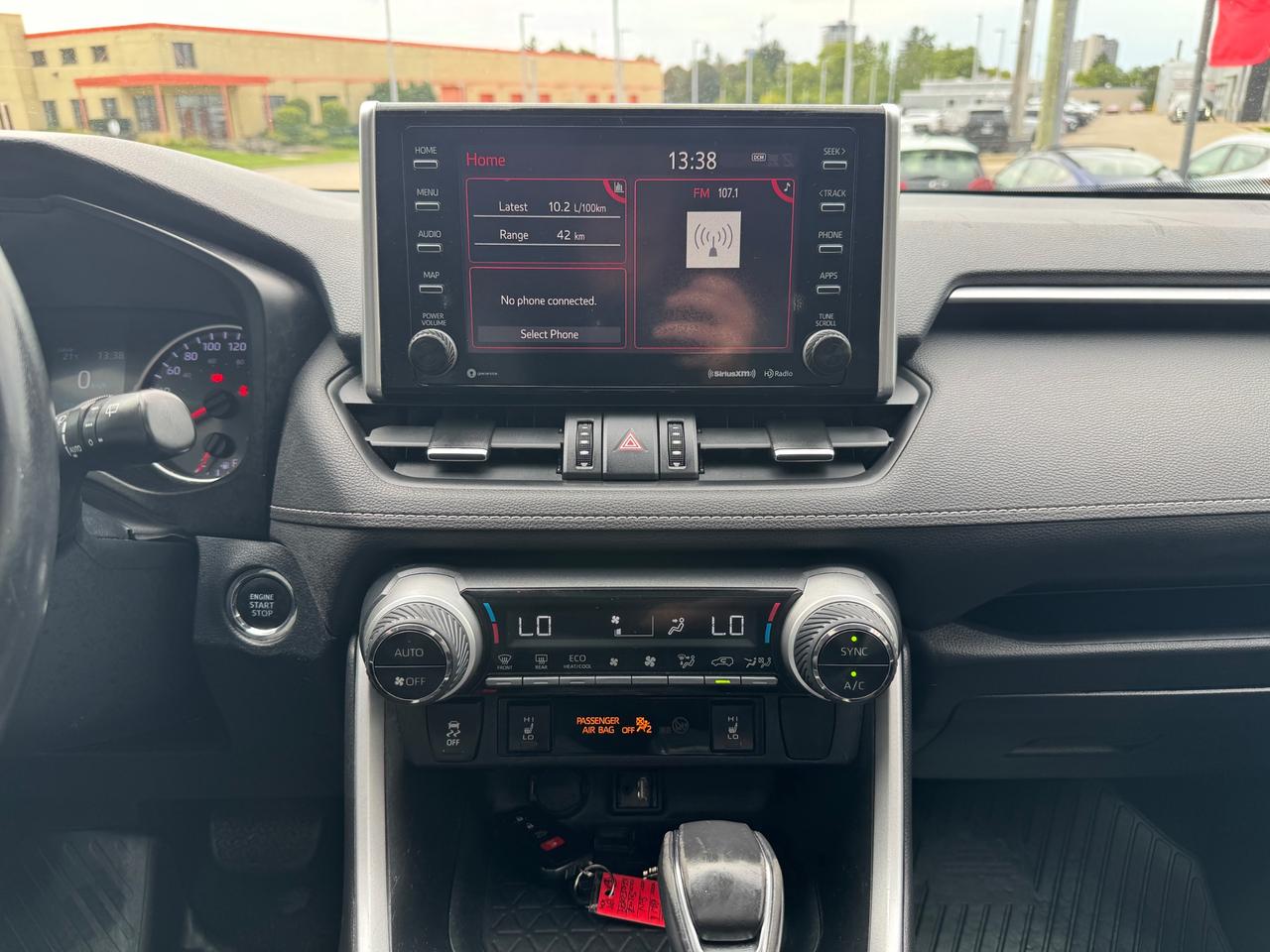 2019 Toyota RAV4 XLE AWD | Leather | Sunroof | BSM | TSS | Apple Car Play | Android Auto Photo