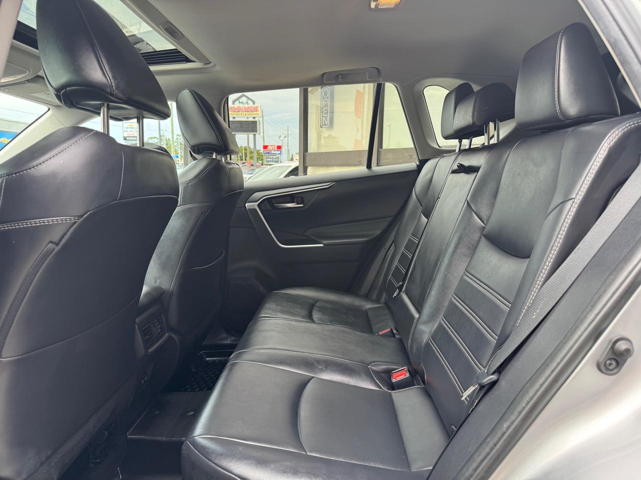 2019 Toyota RAV4 XLE AWD | Leather | Sunroof | BSM | TSS | Apple Car Play | Android Auto Photo