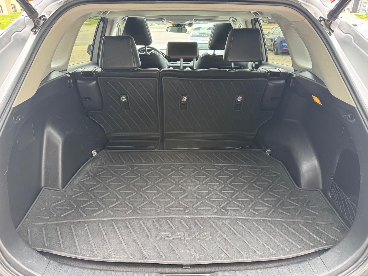 2019 Toyota RAV4 XLE AWD | Leather | Sunroof | BSM | TSS | Apple Car Play | Android Auto Photo