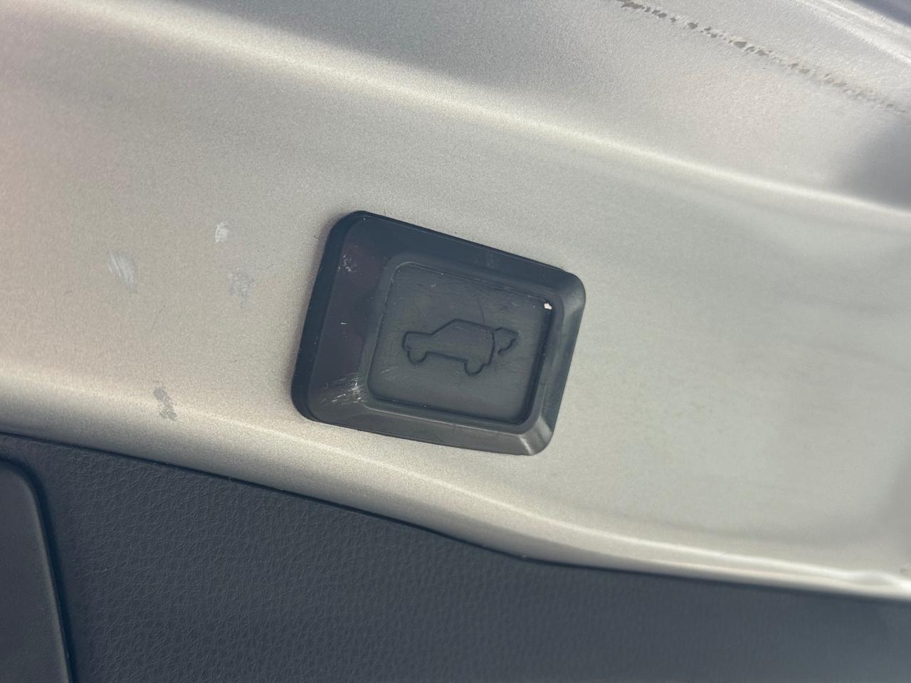 2019 Toyota RAV4 XLE AWD | Leather | Sunroof | BSM | TSS | Apple Car Play | Android Auto Photo
