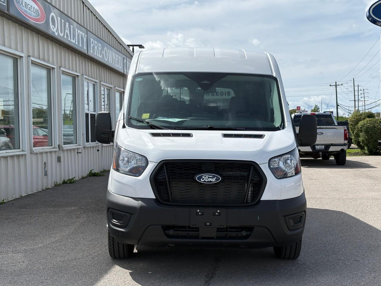 2026 Ford Transit Passenger Wagon Photo