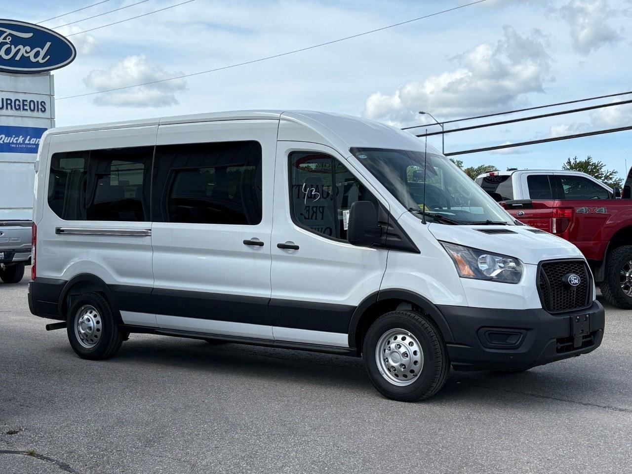 2026 Ford Transit Passenger Wagon Photo